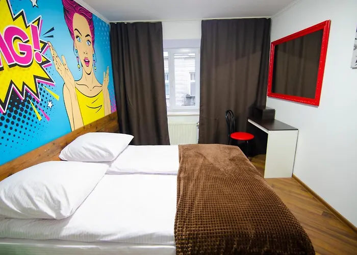 Pop Art Hostel Rynok Sq Львів