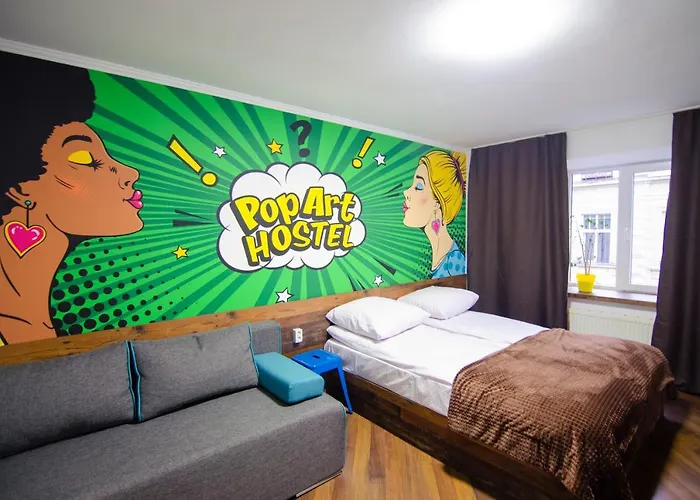 Pop Art Hostel Rynok Sq Львів